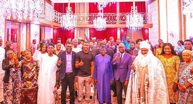 Tinubu Meets With Nigerians In France